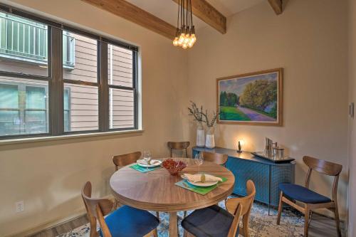 Upscale Home with Patio Walk to Green Lake Park - image 5