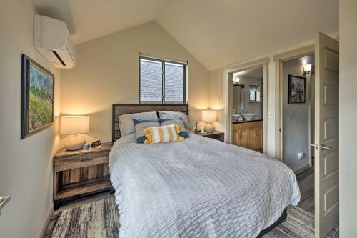 Upscale Home with Patio Walk to Green Lake Park - image 8