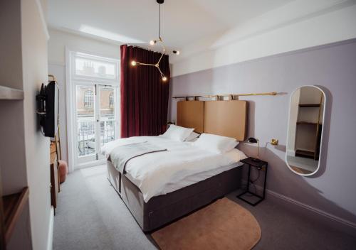The Masons Arms Hotel - image 3