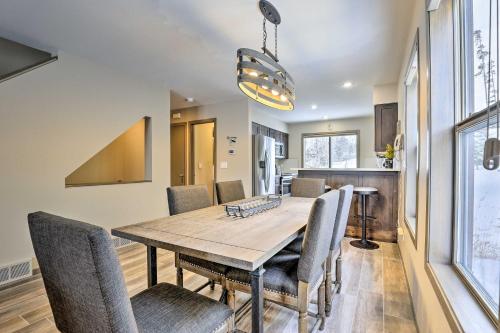 Sleek Frisco Townhome with Views 8 Mi to Copper Mtn in Frisco, USA