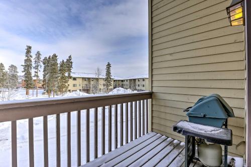Sleek Frisco Townhome with Views 8 Mi to Copper Mtn