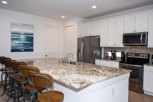 11BR Mansion - Luxury Resort - Private Pool Hot tub and BBQ - main image