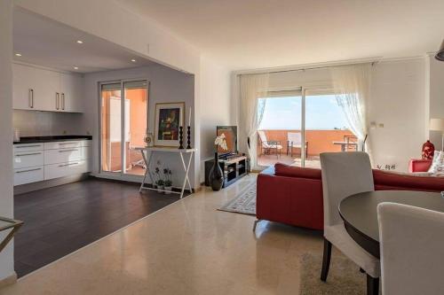 JR17-Outstanding 2 Bed 2 Bath Duplex Penthouse