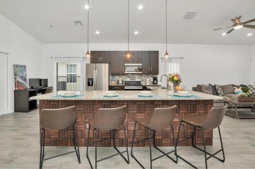 4BR Family Home - Private Pool BBQ And Games! - image 2