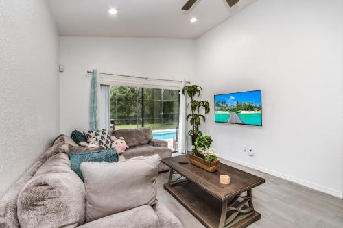 4BR Family Home - Private Pool BBQ And Games! - image 7