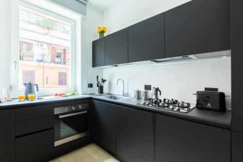 ROMAC Trinity - 3bdr apartment with Sauna & Jacuzzi in Campo de Fiori - image 2
