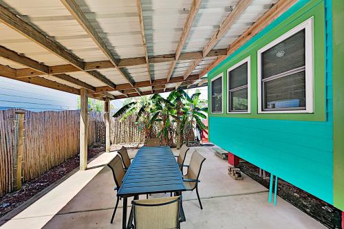 Chic Beach Bungalow with Gulf Views Steps to Sand home - main image