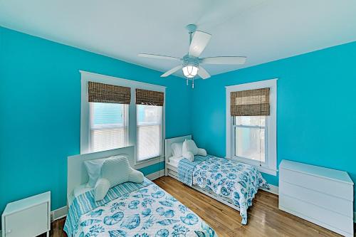 Chic Beach Bungalow with Gulf Views Steps to Sand home - image 13
