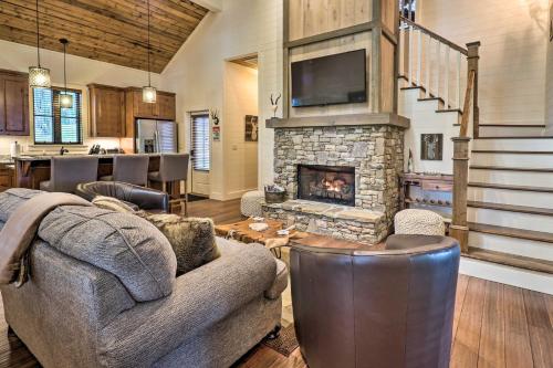 Hike, Fish and Relax Rural Craftsman in Glenville!