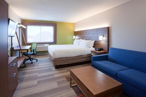 Holiday Inn Express Hotel & Suites Minneapolis-Golden Valley by IHG in Minneapolis, USA