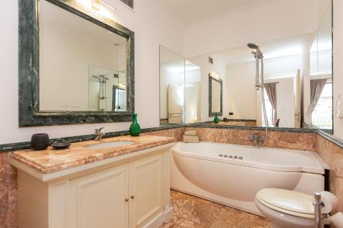 Amazing New Penthouse with terrace Jewish Ghetto - image 8