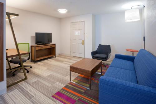 Holiday Inn Express Hotel & Suites Minneapolis-Golden Valley by IHG in Minneapolis, USA