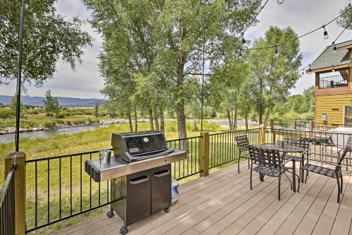 Riverfront Granby Cabin Fish, Hike and Ski! in Granby, USA