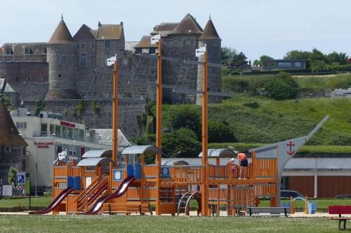 QUAI 65, 3 pièces sur le port, à 250 m de la rue piétonne et de la mer