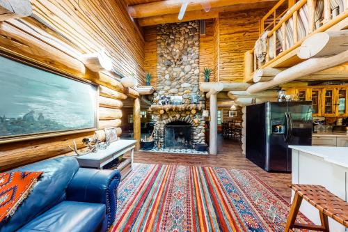 Chateau McClelland & Guest Cottage - image 2