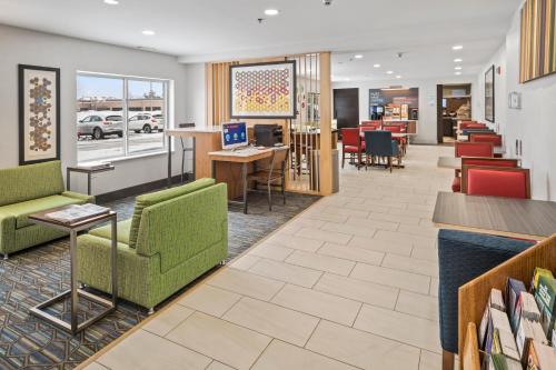 A szálláshely kívülről, Holiday Inn Express Chicago Northwest-Vernon Hills By IHG in Vernon Hills