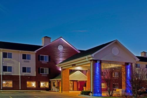 Holiday Inn Express Chicago Northwest-Vernon Hills