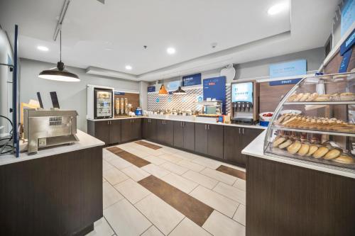 Holiday Inn Express Chicago Northwest-Vernon Hills, an IHG Hotel