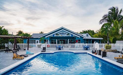 Swimming pool, Hideaways Exuma in George Town