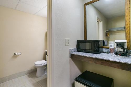 Eisenhower Hotel and Conference Center - image 6