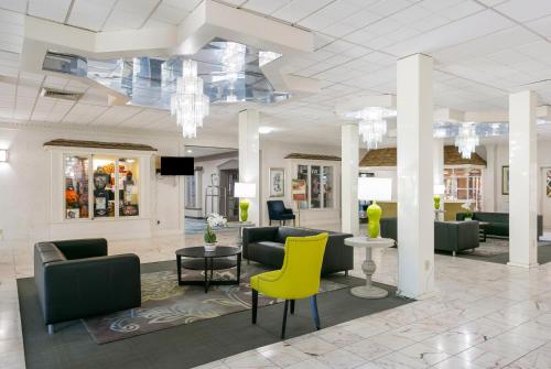 Eisenhower Hotel and Conference Center - image 2