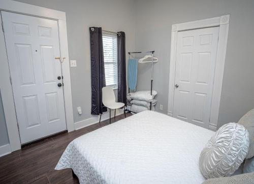 Remodeled Historic 1BR 1BA House Near Downtown in San Antonio, USA