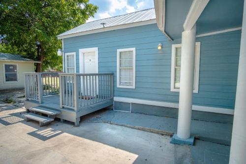 Remodeled Historic 1BR 1BA House Near Downtown