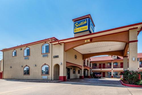 Scottish Inns & Suites IAH Airport-Beltway 8