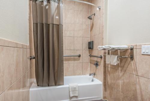 Scottish Inns & Suites IAH Airport-Beltway 8 – Houston, TX