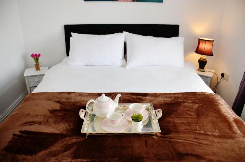 (29EW-12) Dreams Serviced Accommodations- Staines/Heathrow chambre d'hôte Ashford