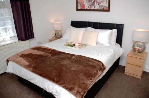 (29EW-11) Dreams Serviced Accommodations- Staines/Heathrow