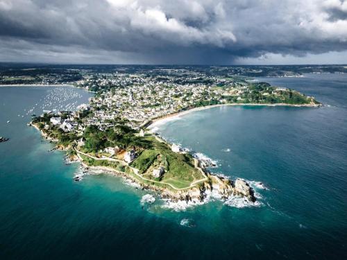 A deux pas de la plage et du port ! Charmante maison à louer gîte à louer Locquirec