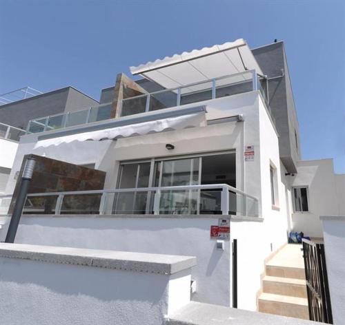 Modern townhouse in lovely Punta Prima - 3 bedrooms