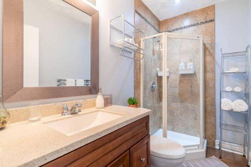 Newly Renovated - Upscale 2BR - Steps To Little Italy!