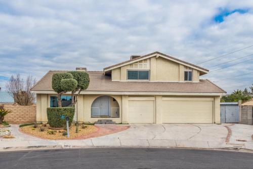 Luxury Estate Manor Near the Strip