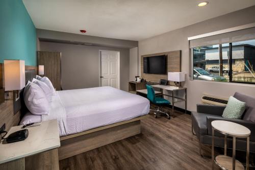 Travelodge by Wyndham LAX South