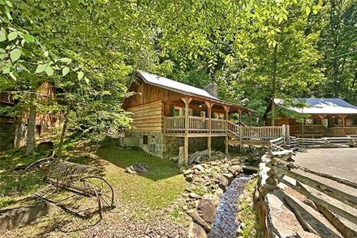 Bear Hugs cabin