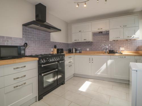 7 Horse Lane - image 9
