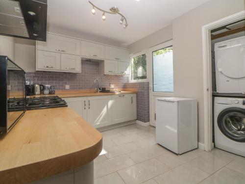 7 Horse Lane - image 3