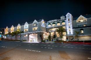 Best Western Plus Marina Shores Hotel