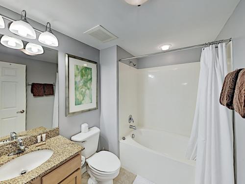 Coastal-Chic Resort Condo Minutes to the Beach condo - image 8