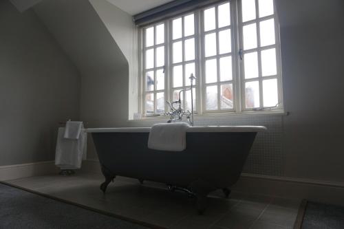 The Crown - image 3