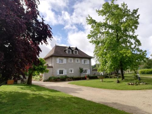 Le Mas de Crozail - Guest House chambre d'hôte Charancieu