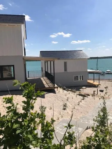 Ferienhaus SEE & Ferienhaus SEEBLICK in Neukieritzsch, Deutschland