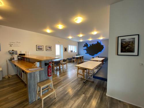 Közös társalgó / TV, Bakki Apartments & Hostel in Eyrarbakki