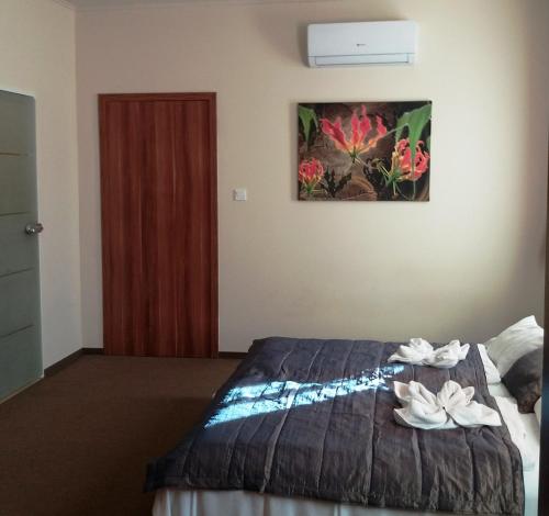 room detail thumbnail 2