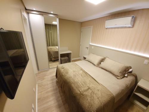 Apto de Luxo Centro de Gramado, 2 Suites, Mobiliado e Equipado (201)