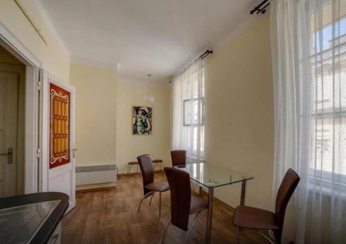 Cosiest 3-room Apartment In Central Lviv