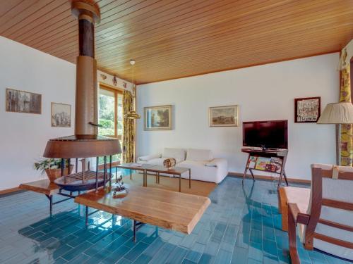 Detached villa with garden a short distance from the lake gîte à louer Carzano