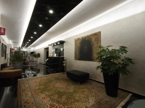 Hotel Versailles 4